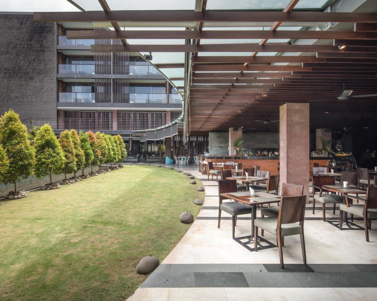 Suites By Watermark Hotel And Spa Jimbaran Buitenkant foto